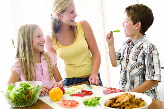 Cha mẹ cần biết về chế độ ăn uống của trẻ lứa tuổi tiểu học