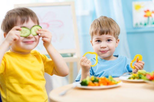 Chế độ ăn uống tốt cho hệ tiêu hóa của trẻ ngày hè