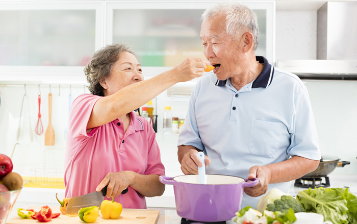 Cần quan tâm đến chế độ dinh dưỡng của người già để đảm bảo sức khỏe tốt nhất