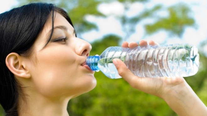 uống nhiều nước làm giảm nguy cơ viêm đường tiết niệu