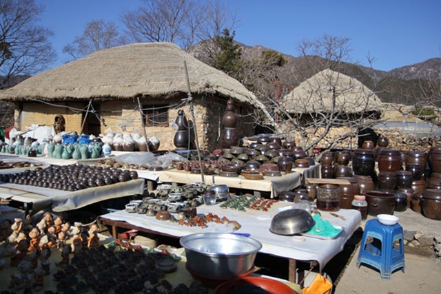 Sản phẩm gốm rất đặc trưng của khu làng cổ Hàn Quốc