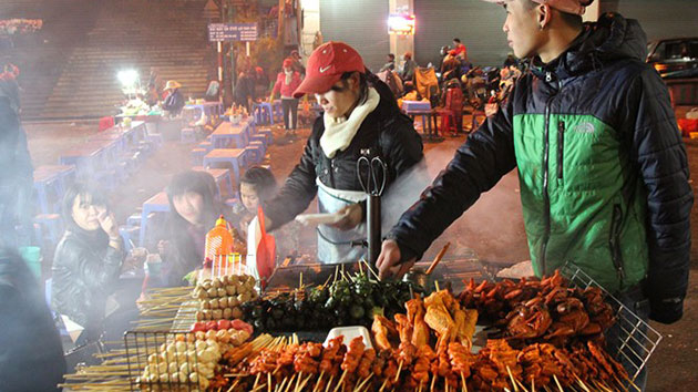 Đồ ăn vặt tại chợ đêm Đà Lạt ngon bổ rẻ