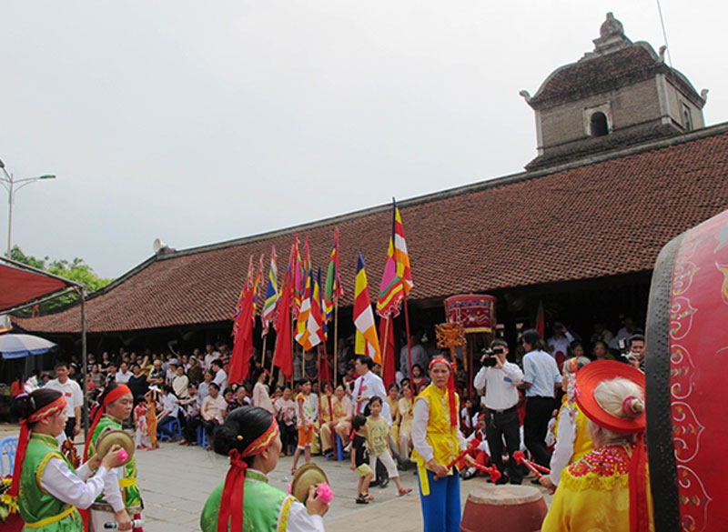 Lễ hội tại chùa Dâu